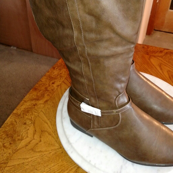 Avenue Boots - Picture 2 of 7